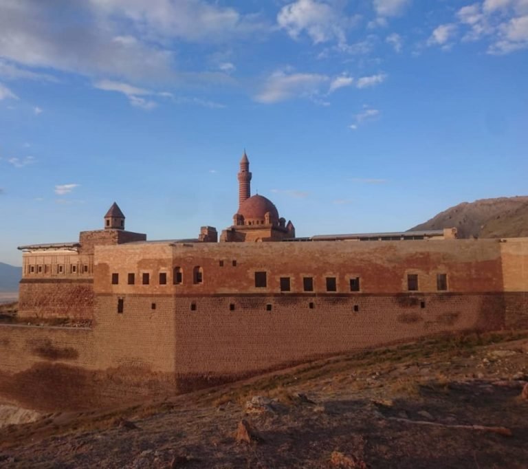 İshak Paşa Sarayı Gezi Rehberi